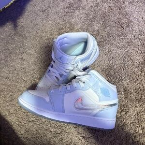 Air Jordan 1 Mid SE GS 'Glitter
Swoosh'